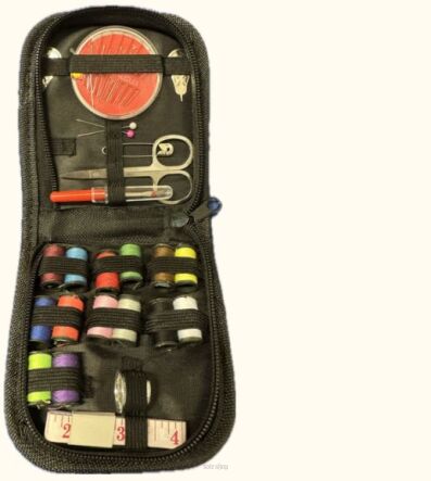 ZESTAW KRAWIECKI DO SZYCIA W ETUI 12X12 CM 4800