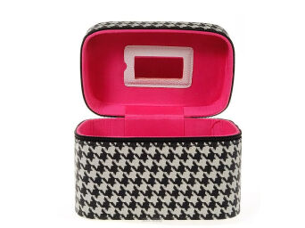 KUFEREK "M" Z ZAMKIEM I LUST. PEPITKA 21X14 2523